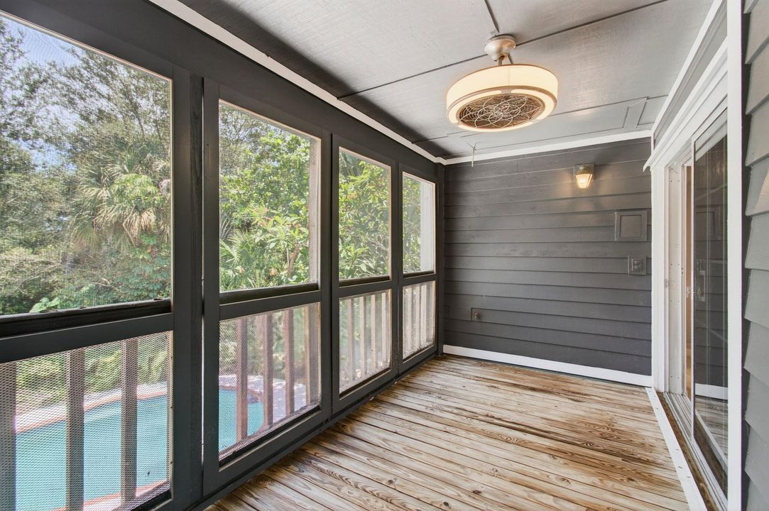 Под контрактом: $1,000,000 (4 спален, 4 ванн, 2480 Квадратных фут)