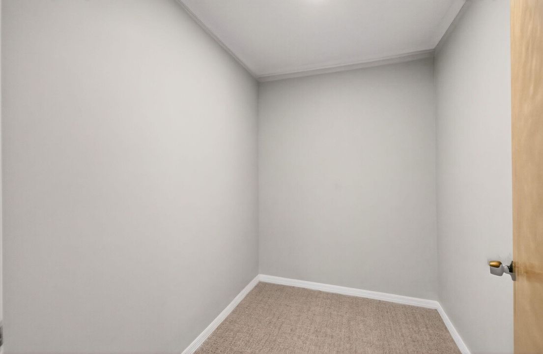 Под контрактом: $1,000,000 (4 спален, 4 ванн, 2480 Квадратных фут)