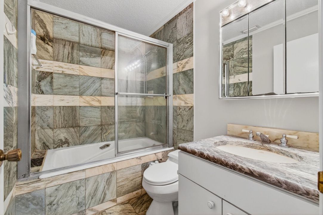 Под контрактом: $1,000,000 (4 спален, 4 ванн, 2480 Квадратных фут)