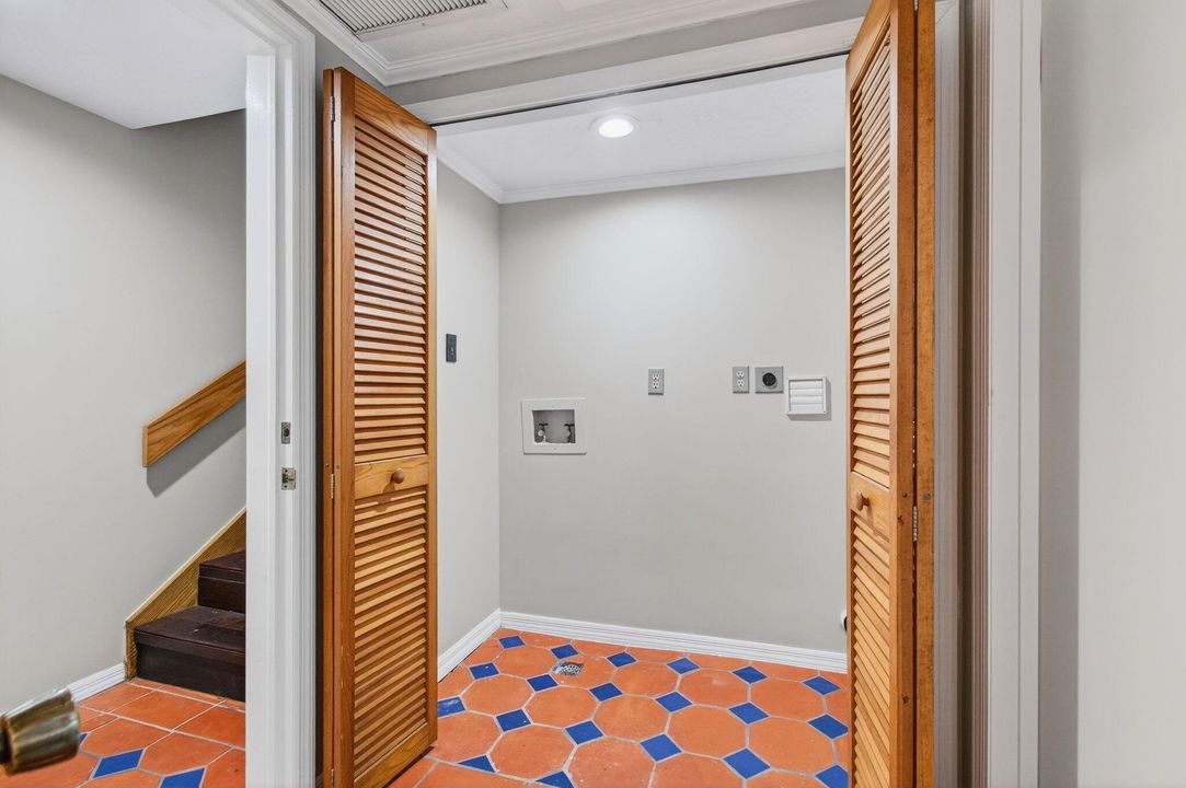 Под контрактом: $1,000,000 (4 спален, 4 ванн, 2480 Квадратных фут)