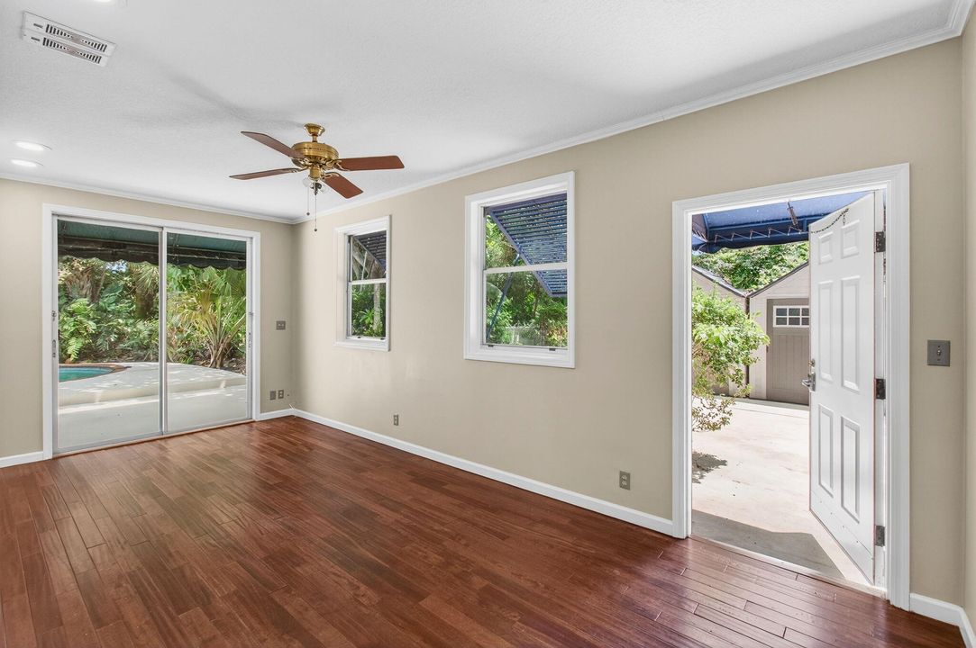 Под контрактом: $1,000,000 (4 спален, 4 ванн, 2480 Квадратных фут)