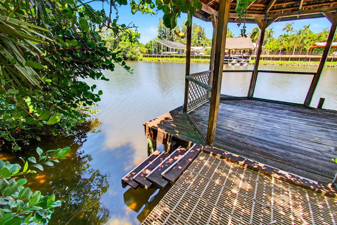 Под контрактом: $1,000,000 (4 спален, 4 ванн, 2480 Квадратных фут)