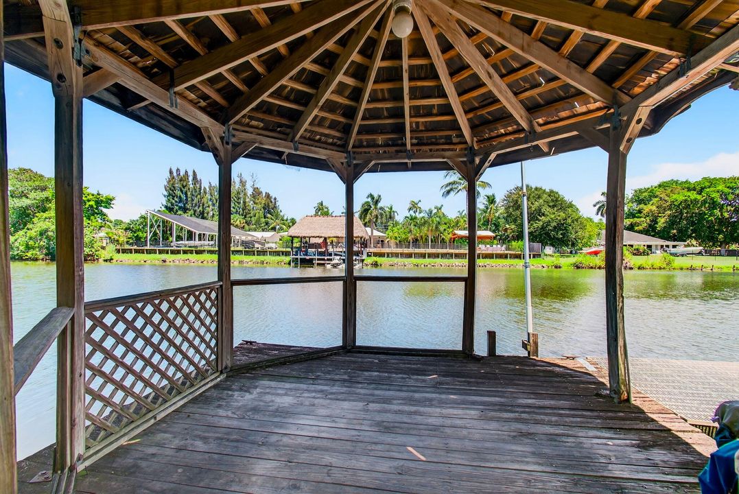 Под контрактом: $1,000,000 (4 спален, 4 ванн, 2480 Квадратных фут)