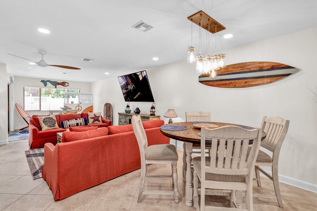 待售: $625,000 (2 贝兹, 1 浴室, 1676 平方英尺)