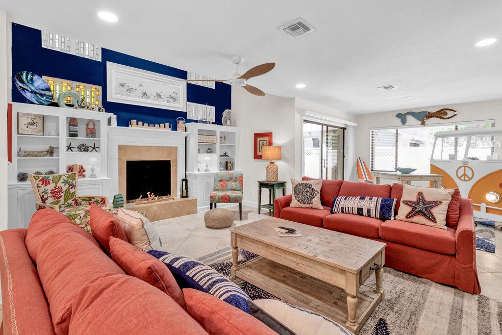 待售: $625,000 (2 贝兹, 1 浴室, 1676 平方英尺)