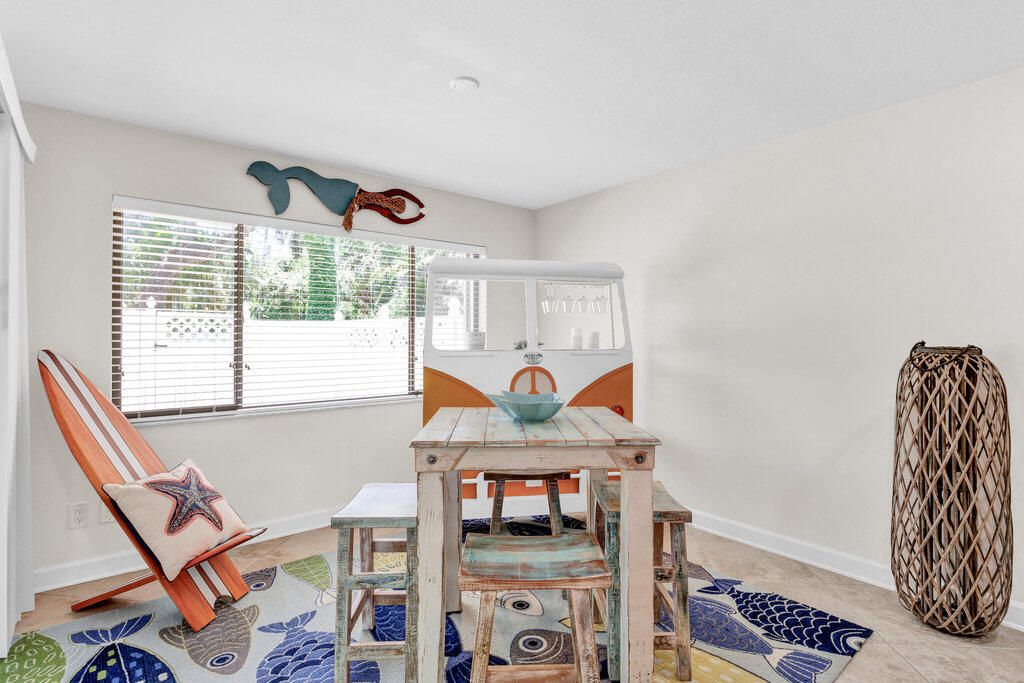 待售: $625,000 (2 贝兹, 1 浴室, 1676 平方英尺)