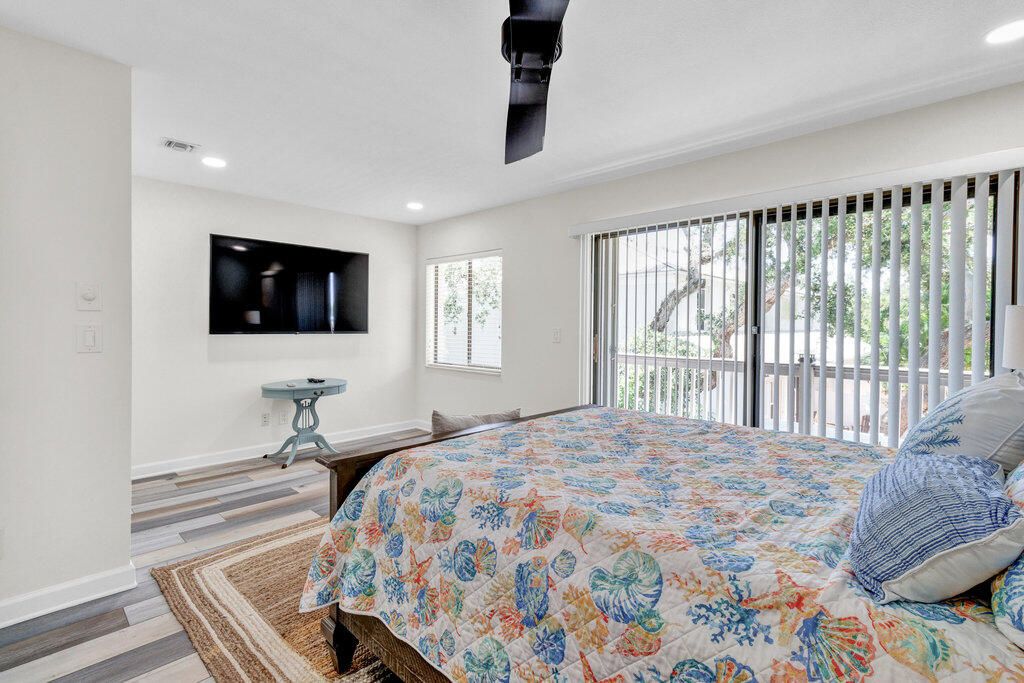 待售: $625,000 (2 贝兹, 1 浴室, 1676 平方英尺)