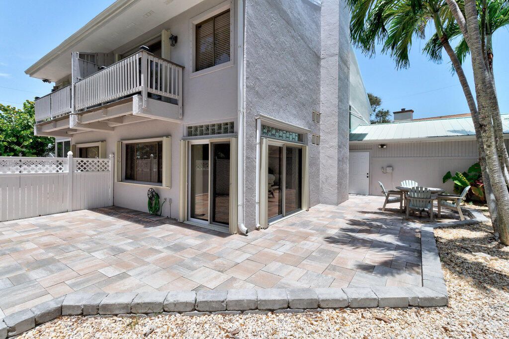 待售: $625,000 (2 贝兹, 1 浴室, 1676 平方英尺)