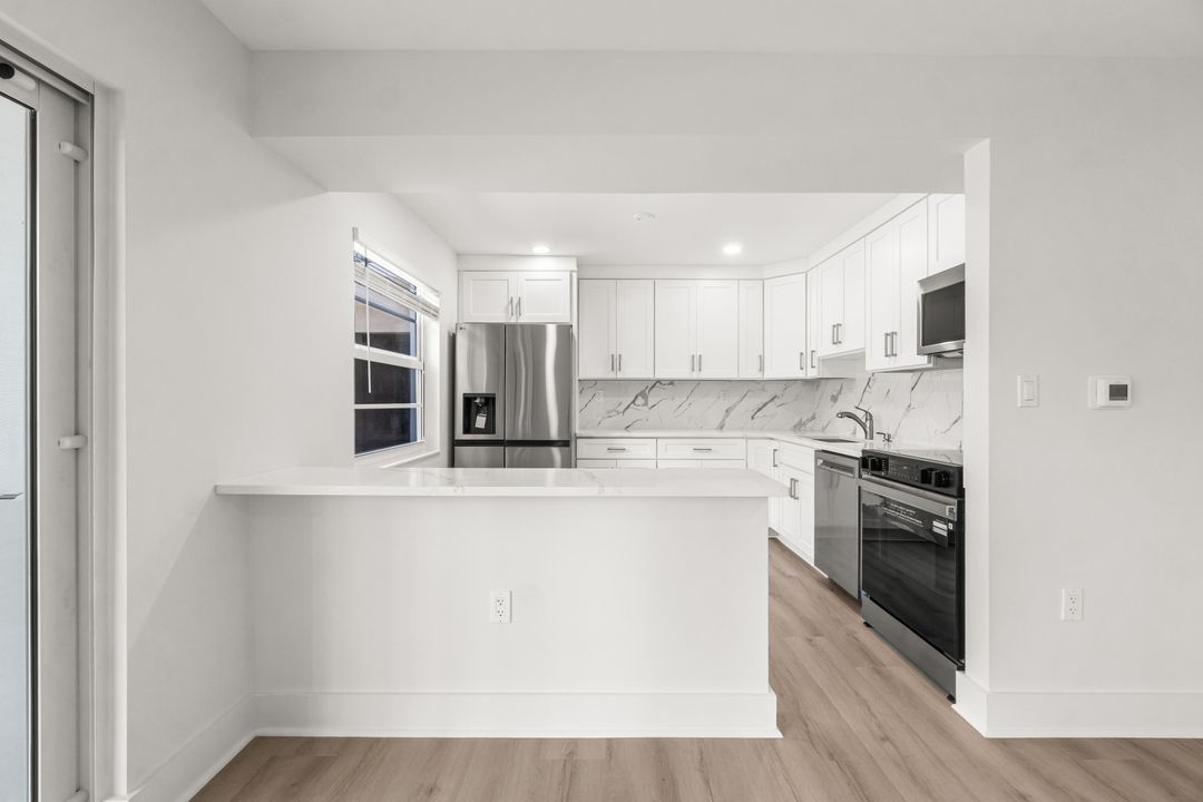 Под контрактом: $118,500 (1 спален, 1 ванн, 948 Квадратных фут)