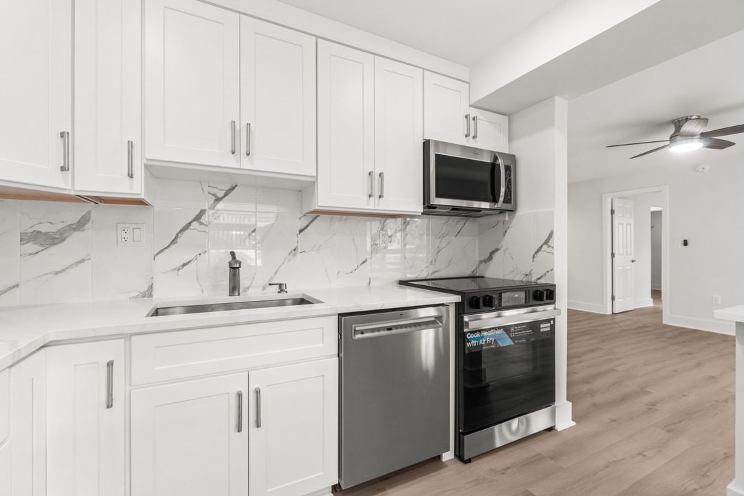 Под контрактом: $118,500 (1 спален, 1 ванн, 948 Квадратных фут)