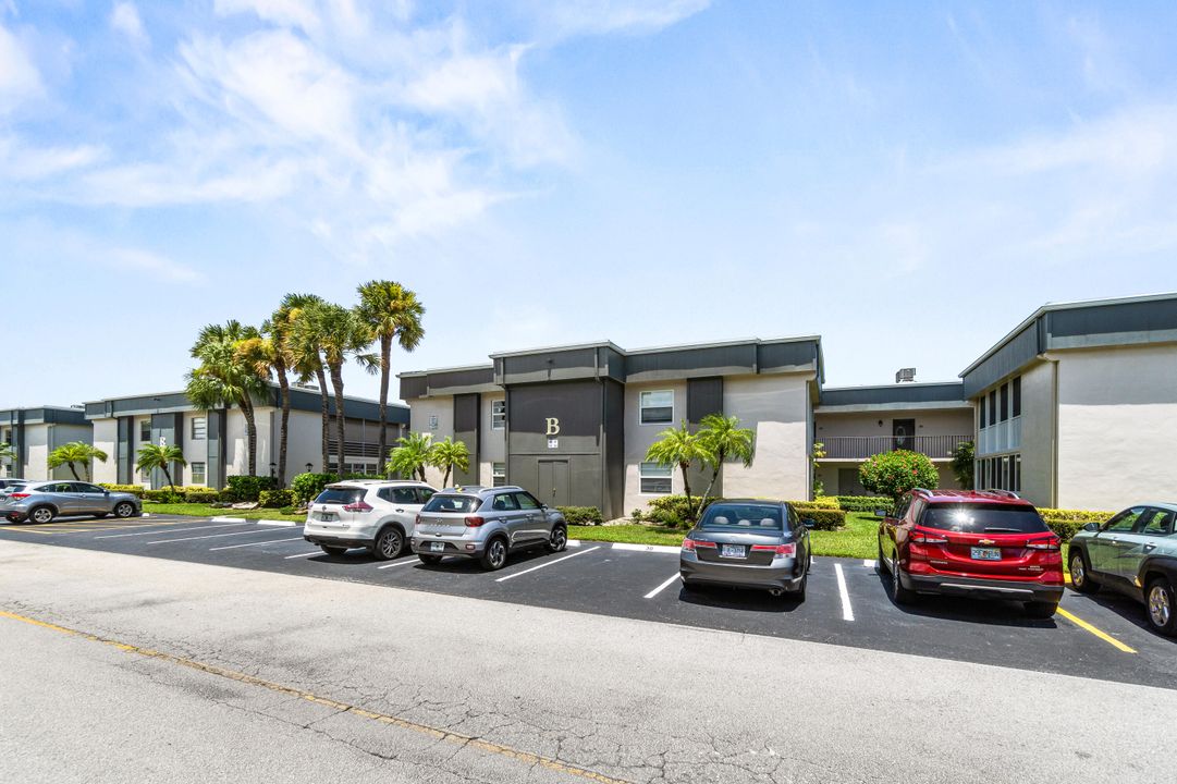 Под контрактом: $118,500 (1 спален, 1 ванн, 948 Квадратных фут)