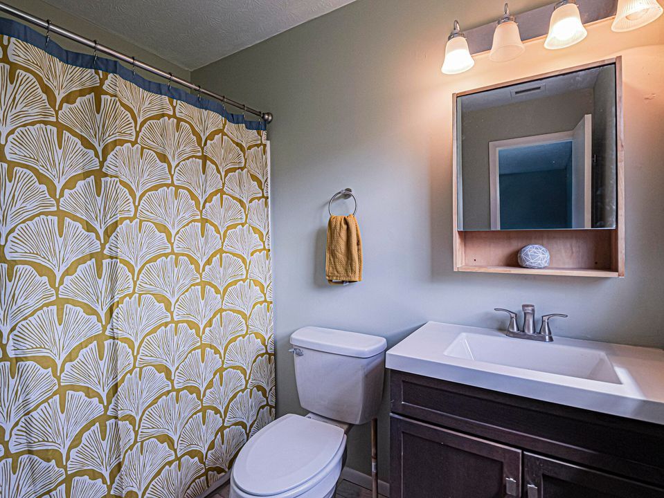 Под контрактом: $314,900 (4 спален, 2 ванн, 1326 Квадратных фут)