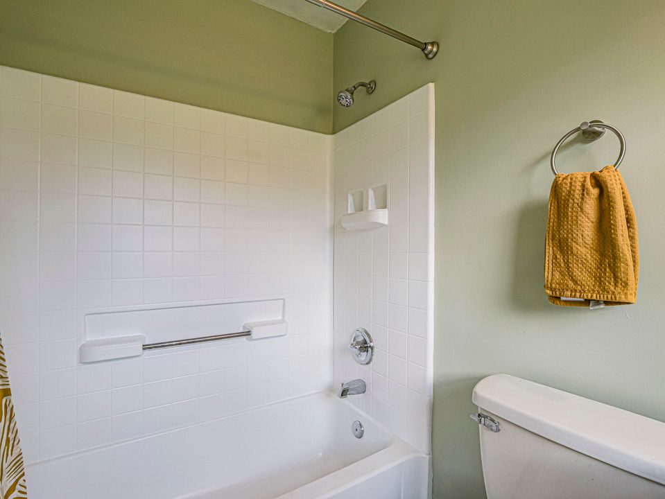 Под контрактом: $314,900 (4 спален, 2 ванн, 1326 Квадратных фут)