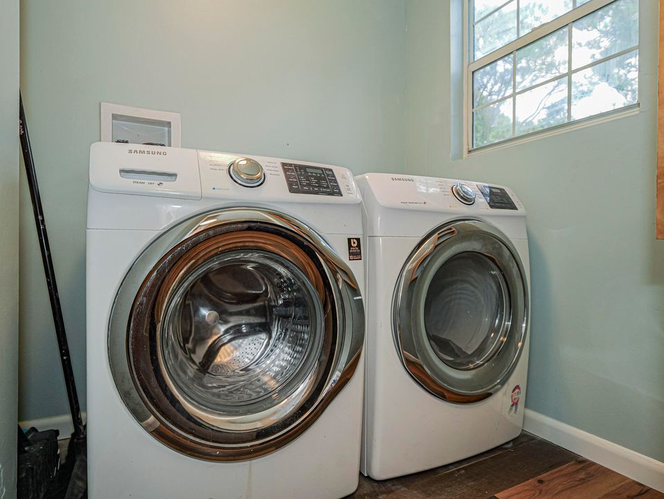 Под контрактом: $314,900 (4 спален, 2 ванн, 1326 Квадратных фут)