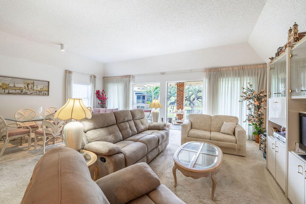 待售: $295,000 (2 贝兹, 2 浴室, 1540 平方英尺)