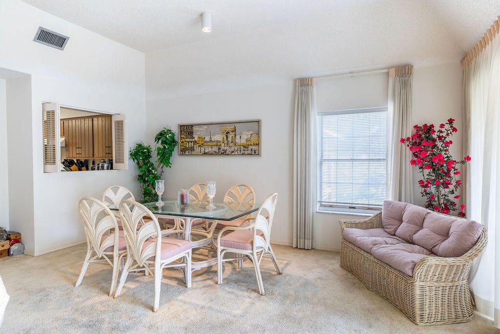 待售: $295,000 (2 贝兹, 2 浴室, 1540 平方英尺)