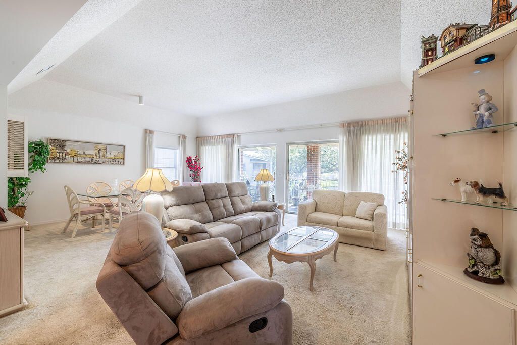 待售: $295,000 (2 贝兹, 2 浴室, 1540 平方英尺)