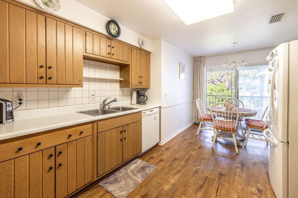 待售: $295,000 (2 贝兹, 2 浴室, 1540 平方英尺)