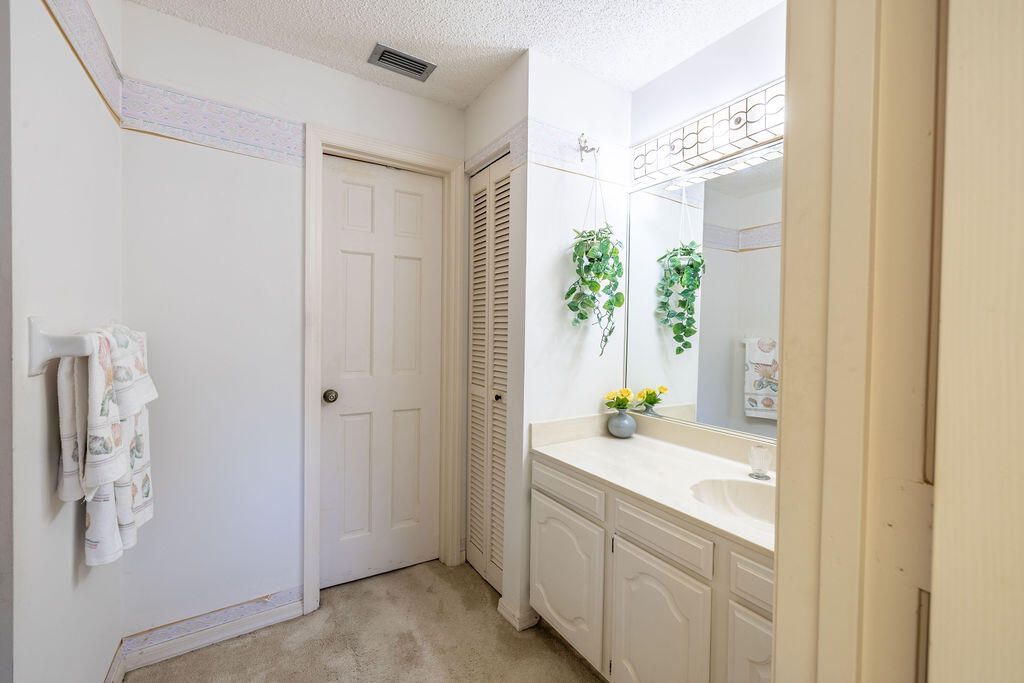 待售: $295,000 (2 贝兹, 2 浴室, 1540 平方英尺)