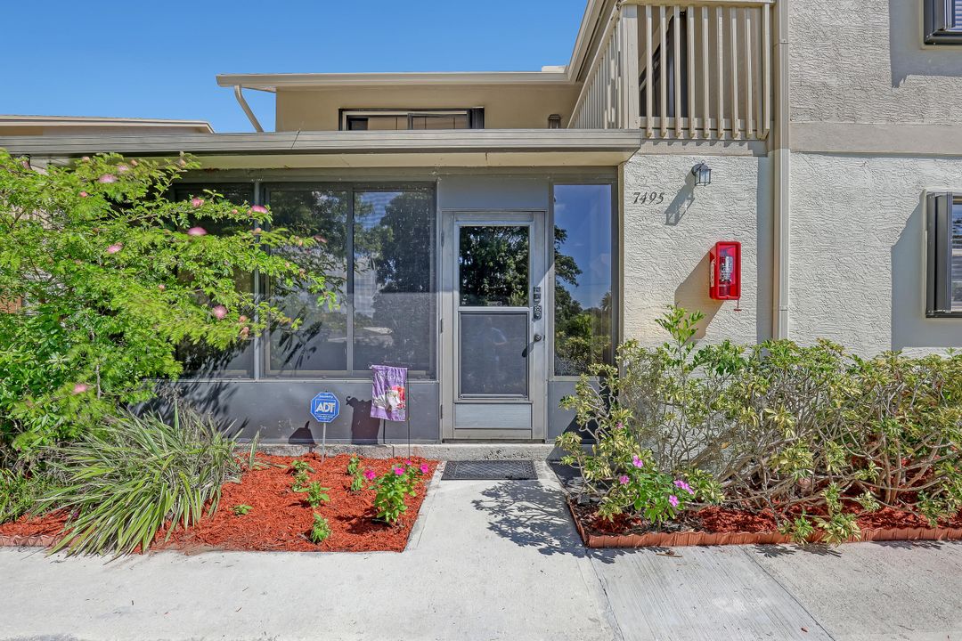 Под контрактом: $235,000 (2 спален, 2 ванн, 1384 Квадратных фут)