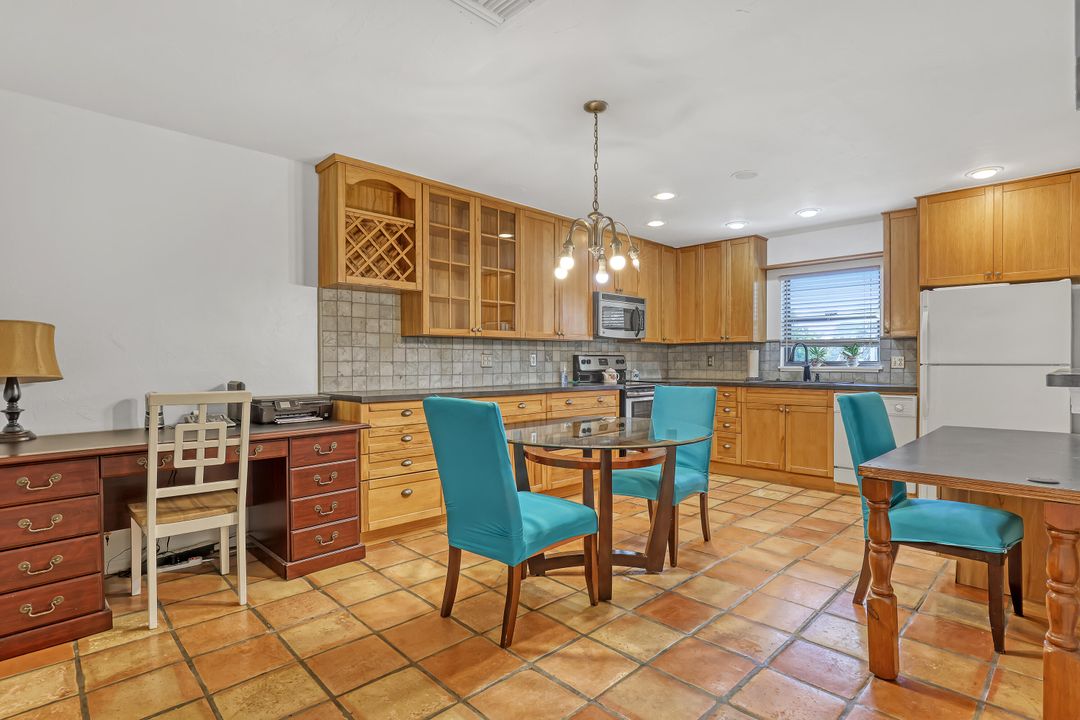 Под контрактом: $235,000 (2 спален, 2 ванн, 1384 Квадратных фут)