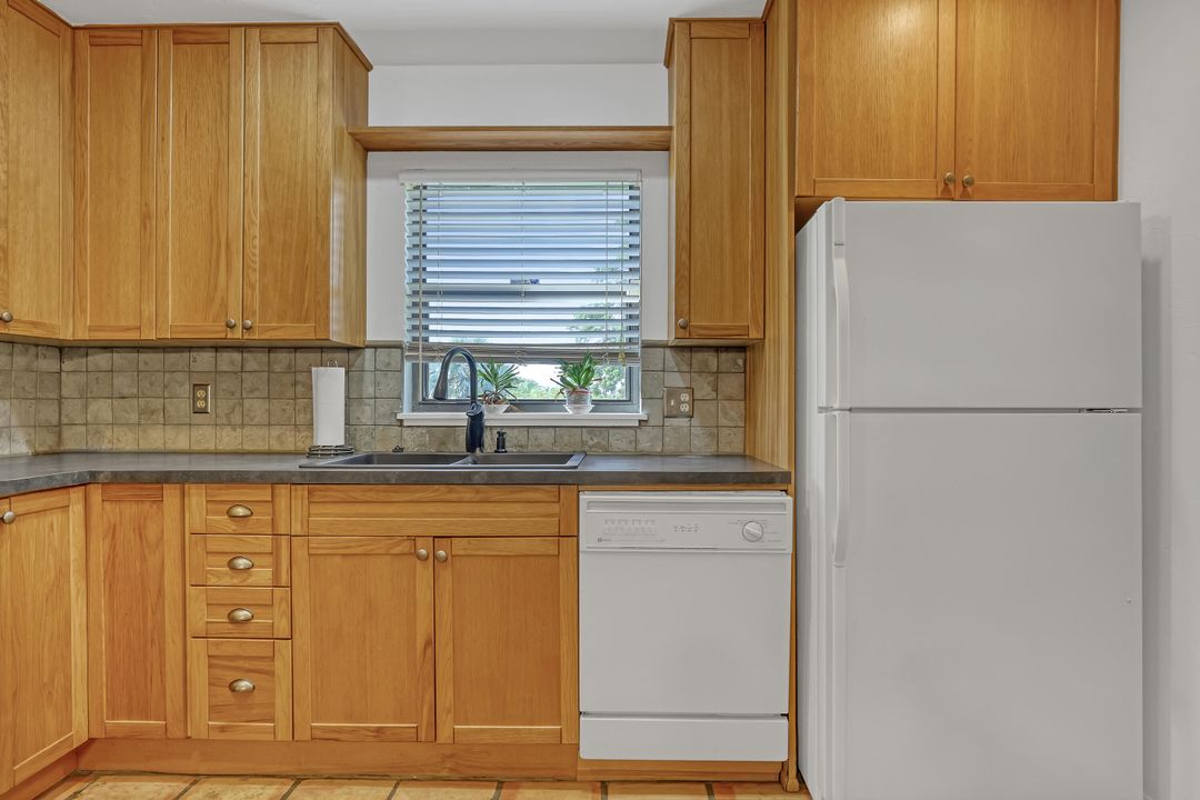 Под контрактом: $235,000 (2 спален, 2 ванн, 1384 Квадратных фут)