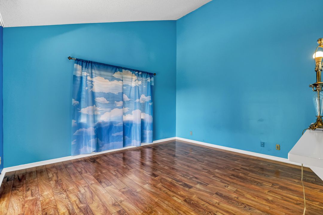 Под контрактом: $235,000 (2 спален, 2 ванн, 1384 Квадратных фут)