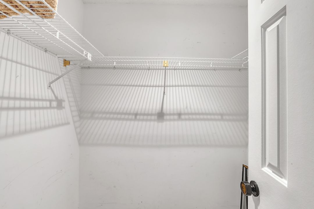 Под контрактом: $235,000 (2 спален, 2 ванн, 1384 Квадратных фут)