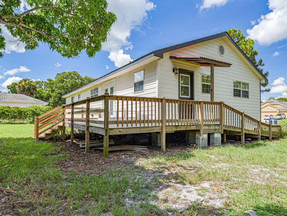 Под контрактом: $314,900 (4 спален, 2 ванн, 1326 Квадратных фут)