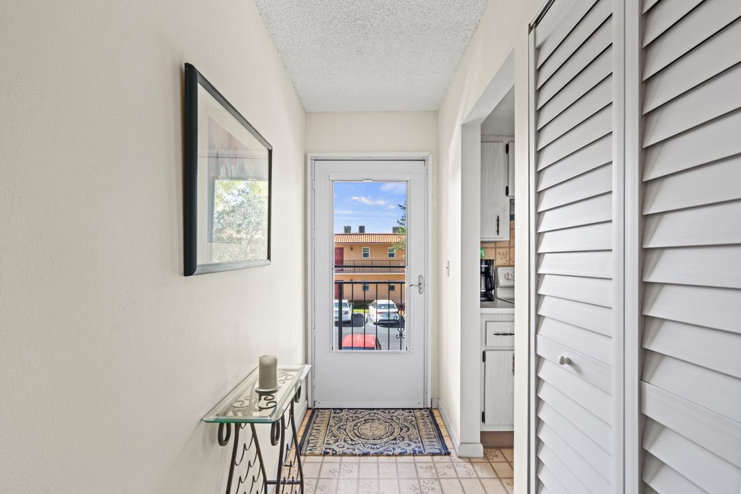 Active With Contract: $59,900 (1 beds, 1 baths, 699 Square Feet)