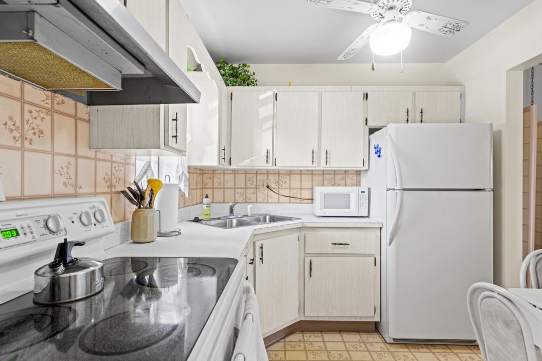 Active With Contract: $59,900 (1 beds, 1 baths, 699 Square Feet)