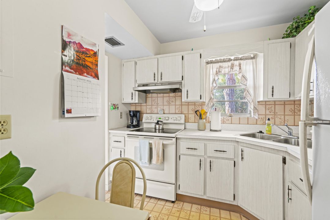 Active With Contract: $59,900 (1 beds, 1 baths, 699 Square Feet)