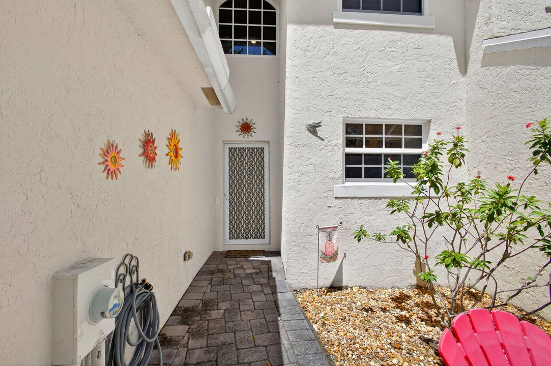 待售: $575,000 (3 贝兹, 2 浴室, 1637 平方英尺)