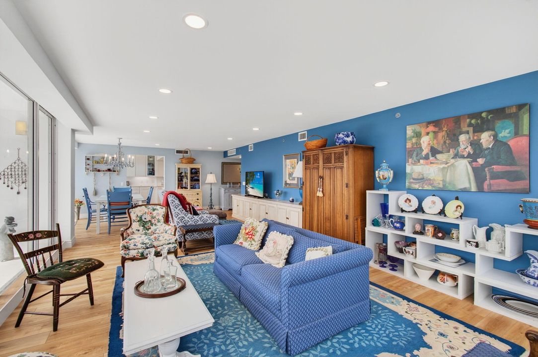 Под контрактом: $1,150,000 (3 спален, 2 ванн, 2321 Квадратных фут)