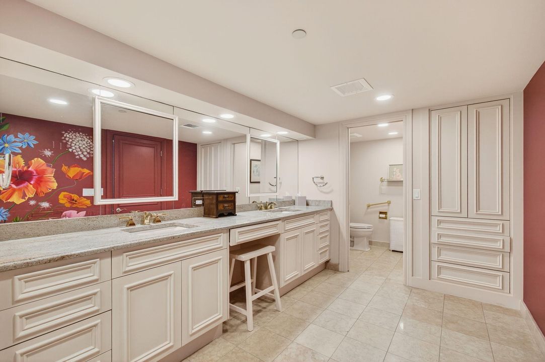 Под контрактом: $1,150,000 (3 спален, 2 ванн, 2321 Квадратных фут)