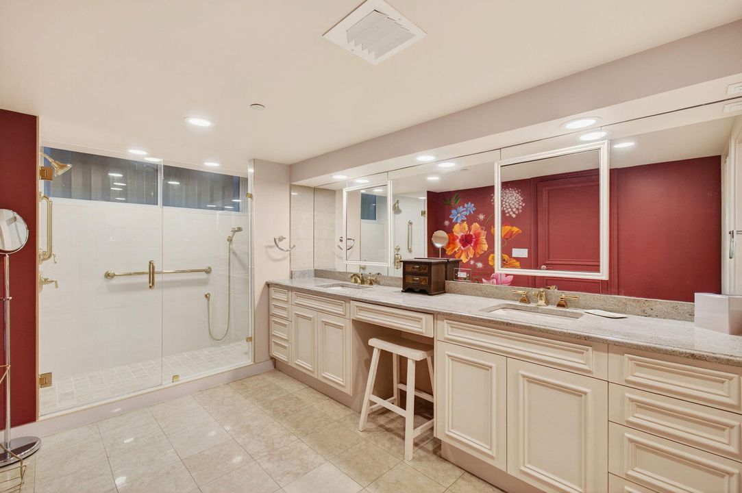 Под контрактом: $1,150,000 (3 спален, 2 ванн, 2321 Квадратных фут)