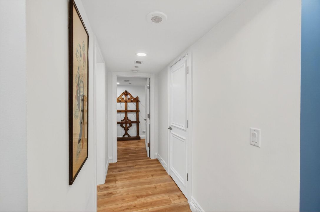 Под контрактом: $1,150,000 (3 спален, 2 ванн, 2321 Квадратных фут)