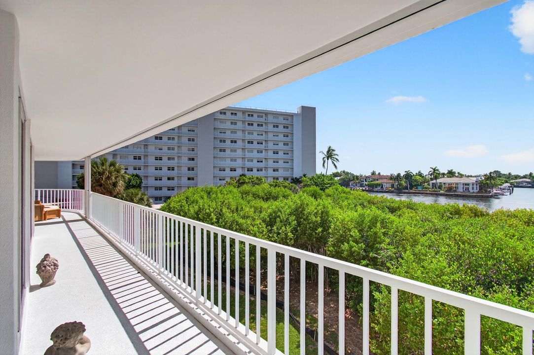 Под контрактом: $1,150,000 (3 спален, 2 ванн, 2321 Квадратных фут)