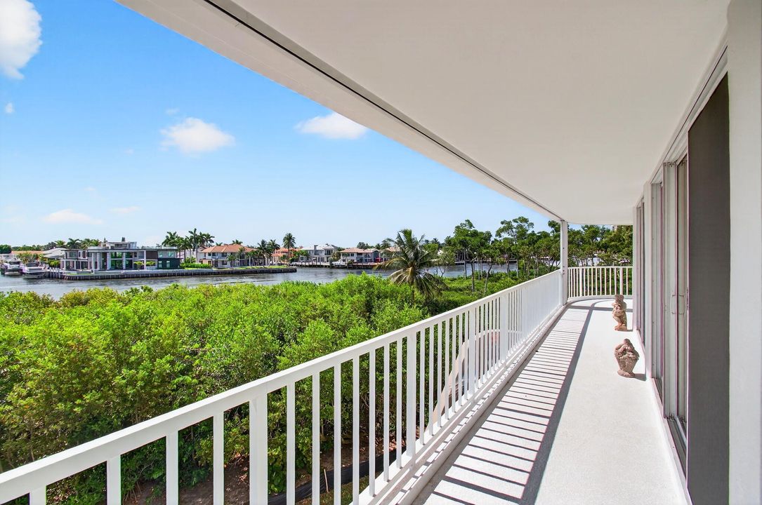 Под контрактом: $1,150,000 (3 спален, 2 ванн, 2321 Квадратных фут)