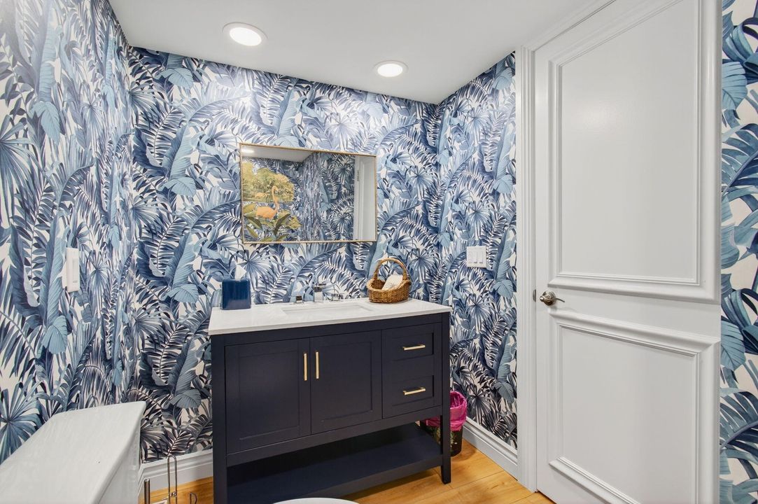 Под контрактом: $1,150,000 (3 спален, 2 ванн, 2321 Квадратных фут)