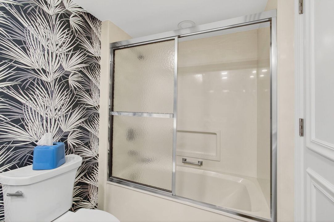 Под контрактом: $1,150,000 (3 спален, 2 ванн, 2321 Квадратных фут)