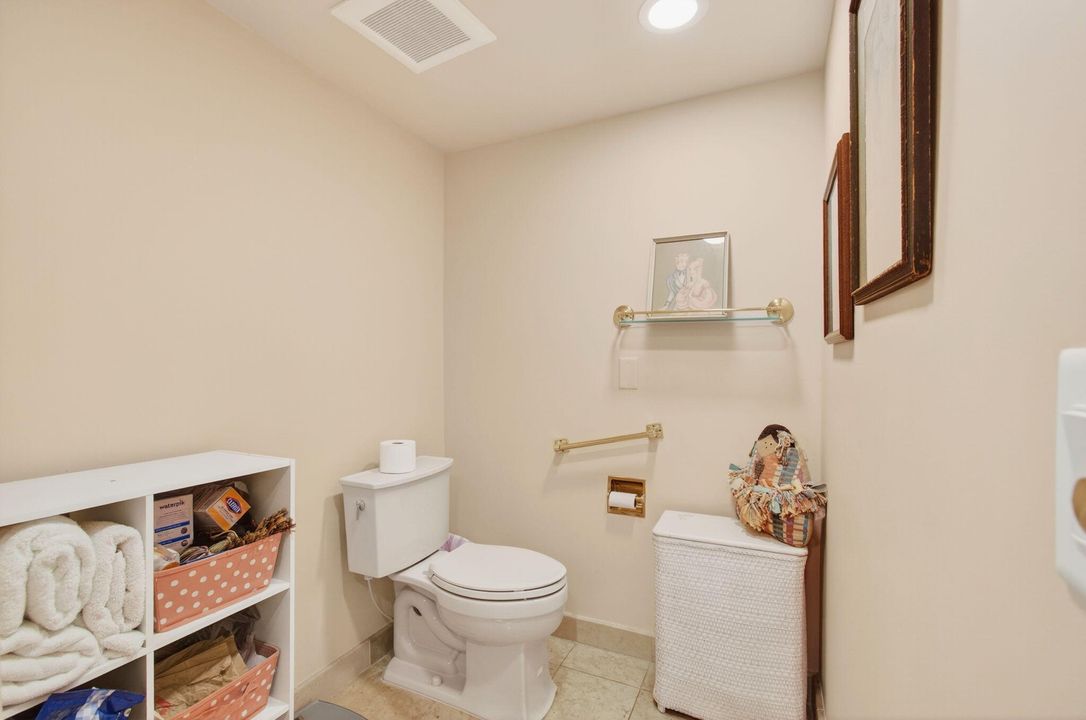 Под контрактом: $1,150,000 (3 спален, 2 ванн, 2321 Квадратных фут)