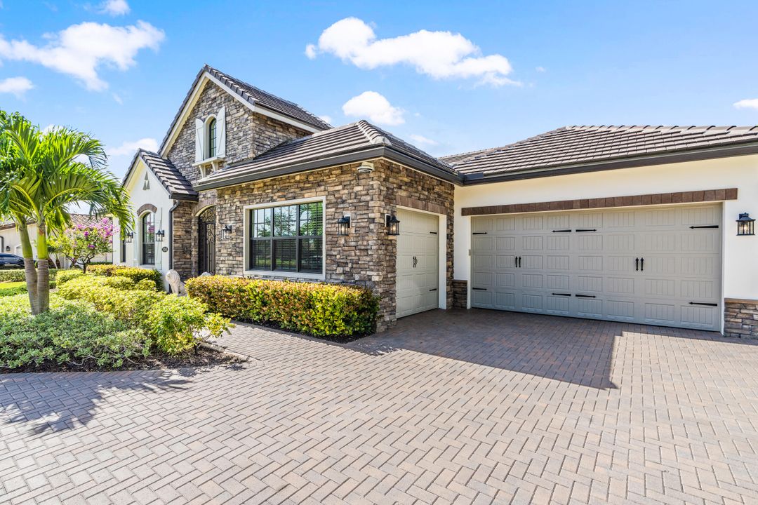 For Rent: $25,000 (4 beds, 5 baths, 3735 Square Feet)