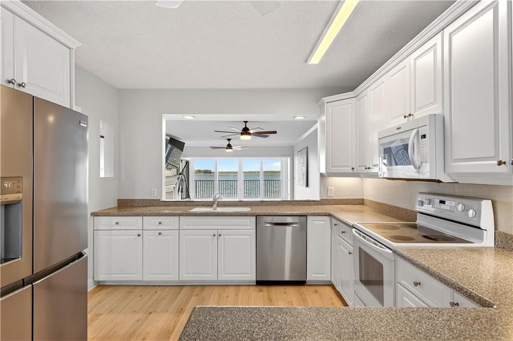 Active With Contract: $670,000 (2 beds, 2 baths, 1795 Square Feet)