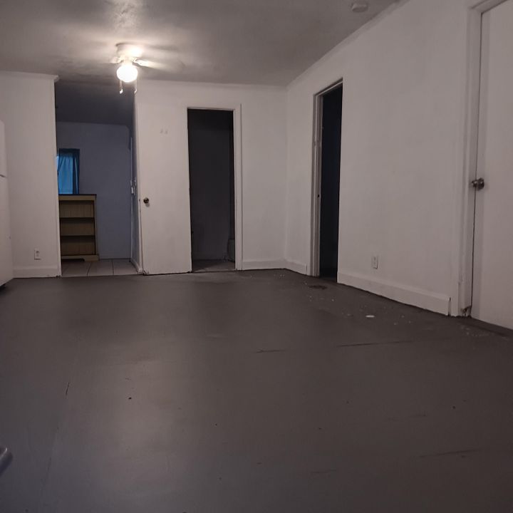 For Sale: $160,000 (3 beds, 1 baths, 829 Square Feet)