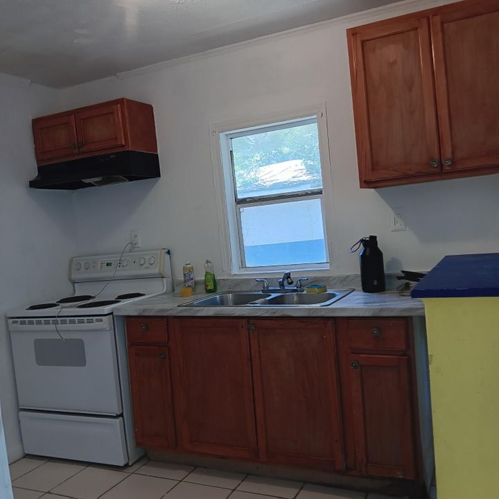 For Sale: $160,000 (3 beds, 1 baths, 829 Square Feet)
