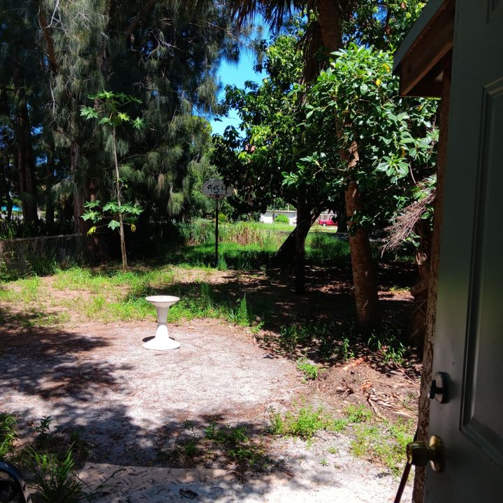 For Sale: $160,000 (3 beds, 1 baths, 829 Square Feet)