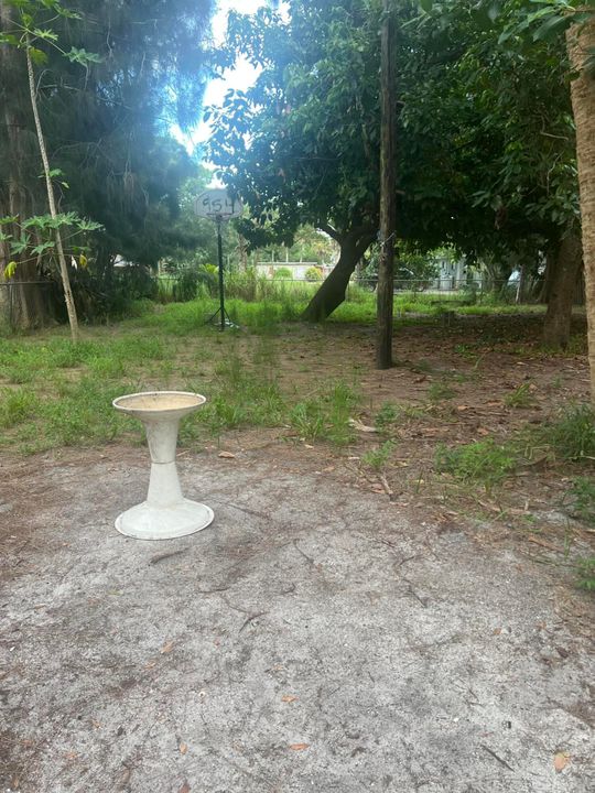 For Sale: $160,000 (3 beds, 1 baths, 829 Square Feet)