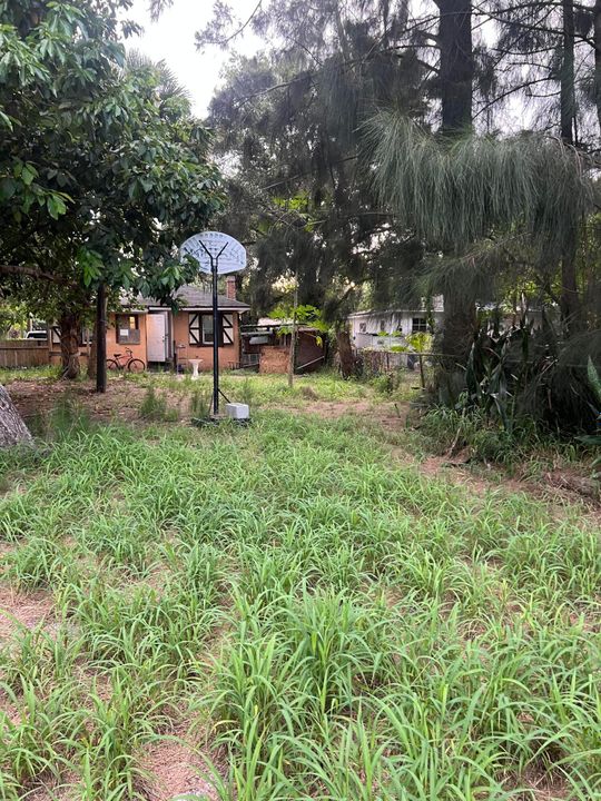 For Sale: $160,000 (3 beds, 1 baths, 829 Square Feet)