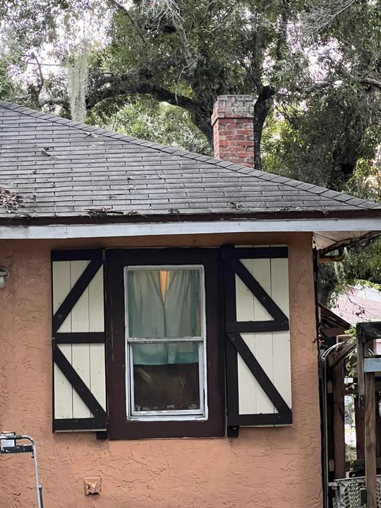 For Sale: $160,000 (3 beds, 1 baths, 829 Square Feet)